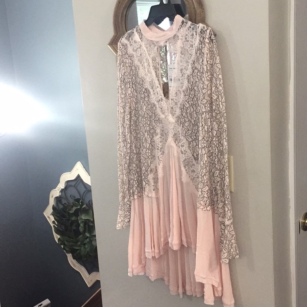 Free people lace dress/tunic in pearl.
